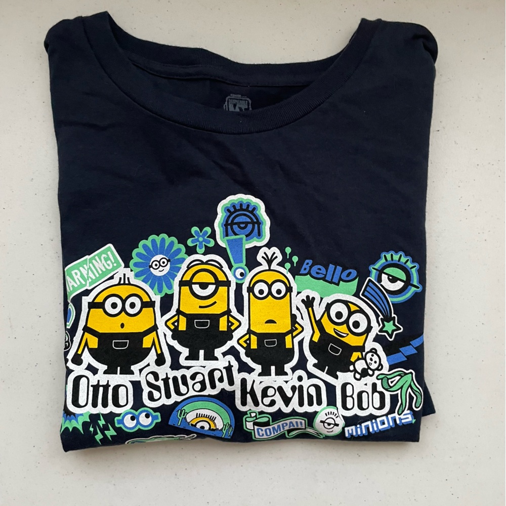 Universal Studios - Minion Movie - Adult Large - cropped navy blue tshirt